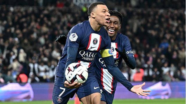 曼联大战巴黎，悬念重重的精彩对决