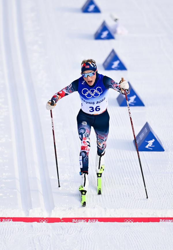 包含挪威滑雪高手再夺冠，飘逸动作令人惊艳的词条